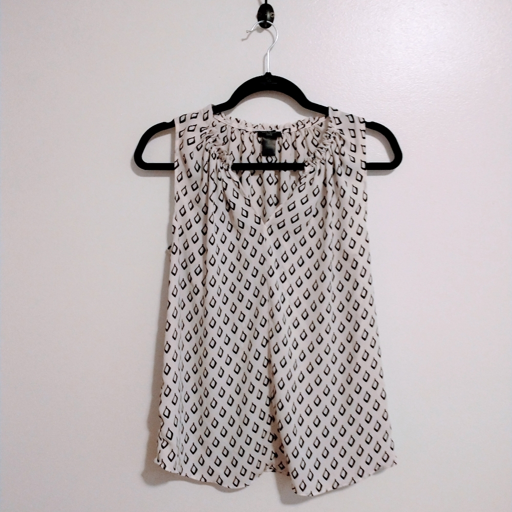Ann Taylor white patterned tank top blouse